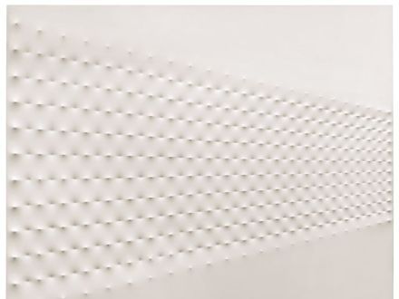 ENRICO CASTELLANI作品《SUPERFICIE BIANCA》(235 x 279.5 cm)