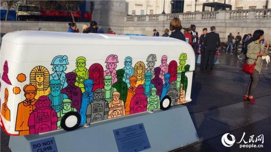 伦敦公交车之年系列活动：展示公交车雕塑作品