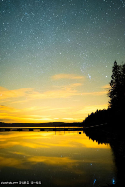 摄影师捕捉静谧的星空下令人惊叹的英国夜景图