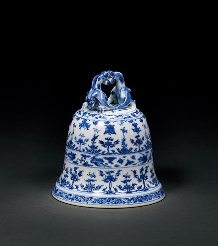 清雍正 青花缠枝花卉云鹤纹挂钟 13.4cm. High