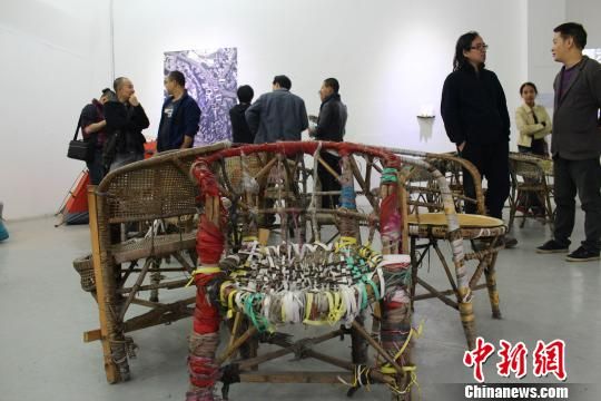   Red-Line2014第八届国际艺术家工作坊成果展现场一角。　蔡双燕　摄