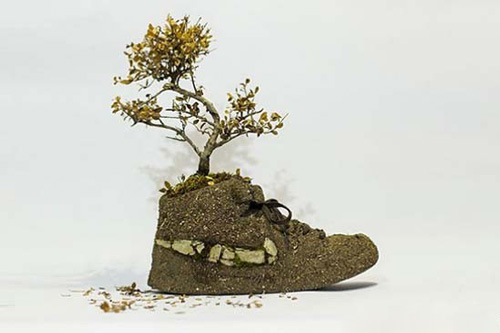 法国艺术家制作以植物为基础的鞋子雕塑（图）