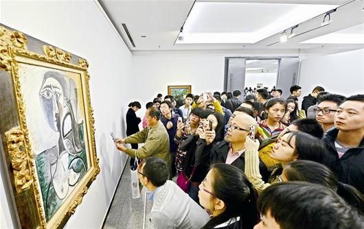   毕加索的《坐着的女人半身像》记者曲严王永胜摄