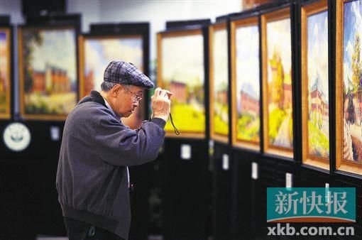 137幅系列油画作品还原中大建筑原貌。新快报记者 夏世焱/摄