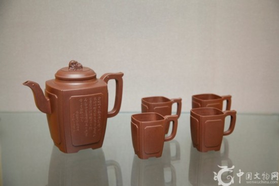    ▲图为孔良法精品紫砂组壶    