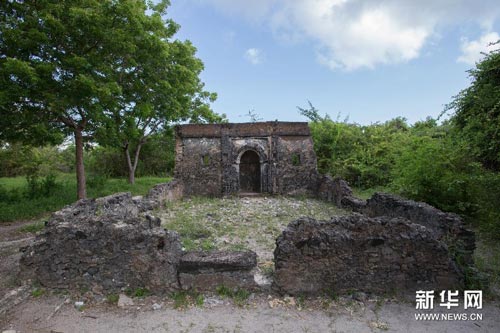 建于15世纪的清真寺。数百年的风雨侵蚀以及红树林的逐渐入侵，令卡奥莱遗迹濒临消失的边缘。