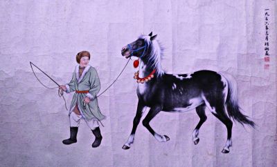   殷梓湘的《遛马图》