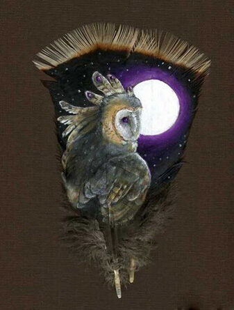 美国女艺术家在火鸡羽毛上绘各种动物肖像画