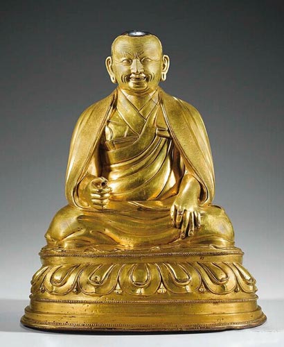 Lot 37 十五世纪 铜鎏金喇嘛坐像 高27.7cm