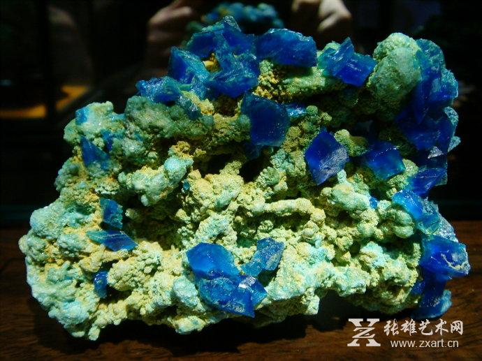 黄金价格一再下跌 藏家将目光投向矿物晶体