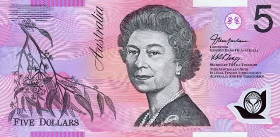 从8岁到85岁 钞票记录了英国女王的永恒岁月