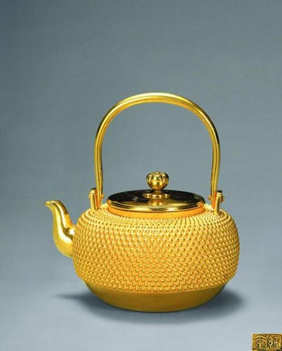 纯金霰型金壶 款识‘纯金’H: 16 cm 重量 : 580g