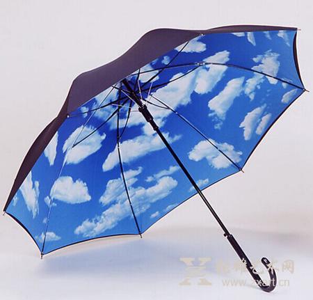   MoMA设计推出的天空雨伞