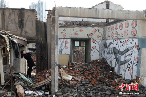 法艺术家在上海拆迁基地涂鸦走红网络