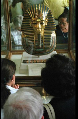 此前在展览中的埃及图坦卡蒙法老面具