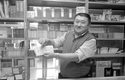   董超开店为供连环画爱好者交流 新文化记者 王强 摄