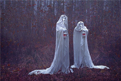 用俄式肖像讲述的魔幻故事
