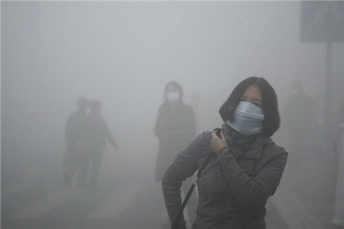 北京街头，聚酯这类的悬浮粒子污染超出国际安全标准40倍