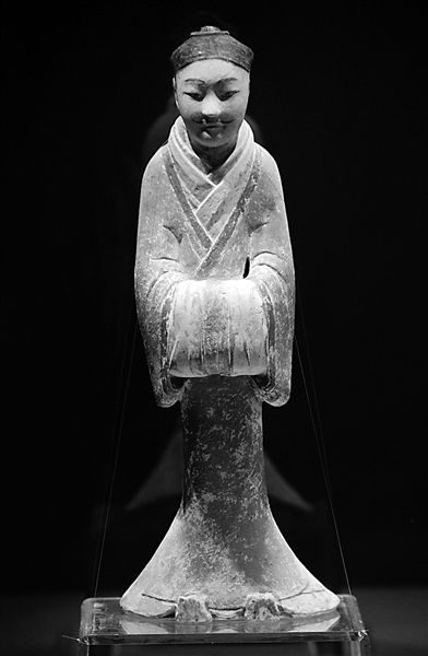   塑衣式彩绘男俑。