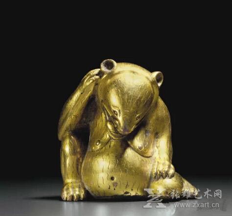 西汉时期鎏金铜熊形摆件            估价：200,000-300,000美元