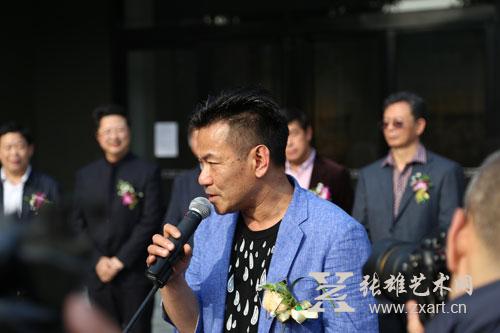 蚁巢美术馆馆长兼艺术家陈志光在开幕式现场发言