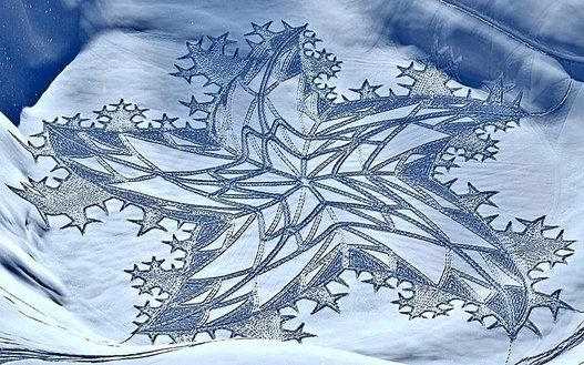 英国雪鞋艺术家用脚步画出狼嚎图 壮观瑰丽