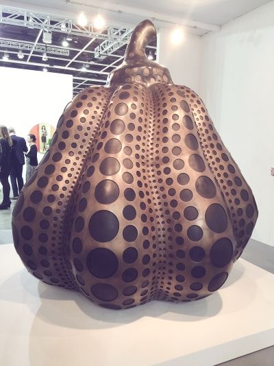 年轻艺术家抽象派作品成焦