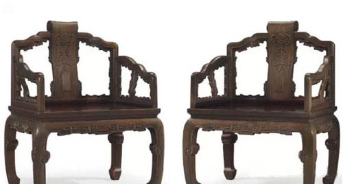 Lot 3295 晚清 紫檀雕福庆如意纹椅一对 105.1x79.4x61.2cm