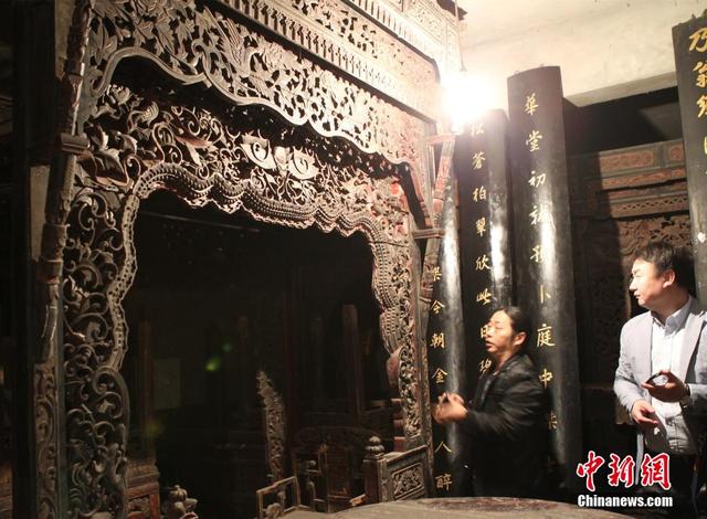 村民花费300多万元收藏1000多件明清用品（图）