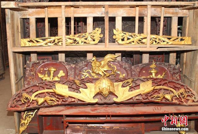 村民花费300多万元收藏1000多件明清用品（图）