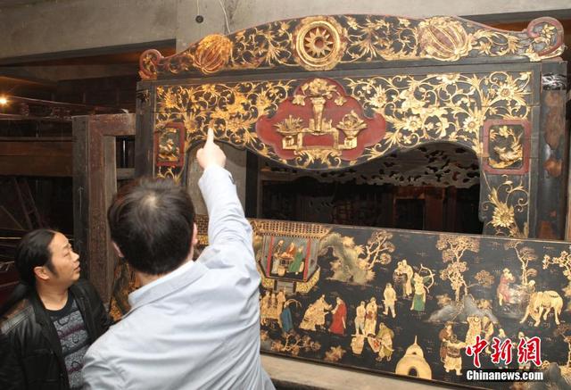 村民花费300多万元收藏1000多件明清用品（图）
