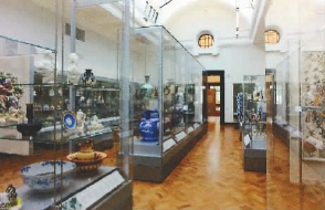   英国国立维多利亚与艾伯特博物馆陶器厅内景（资料图片）