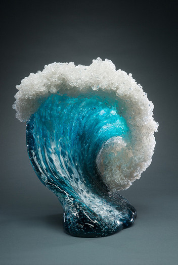 海浪筑成的玻璃花瓶