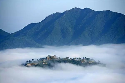 真实版天空之城：日本竹田城