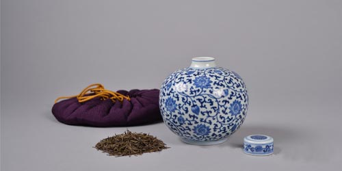 清雍正 御窑青花西番莲纹茶叶罐