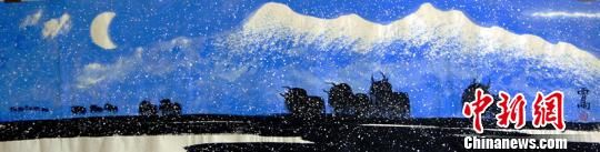 图为中国原生态山水画派创始人、著名山水画家贾雨创作的《印象昆仑》系列之一