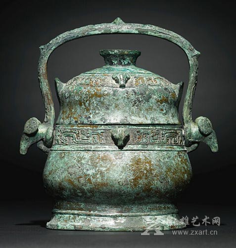  西周早期 青銅子𡪐父乙蓋卣 估价40,000 — 60,000英镑