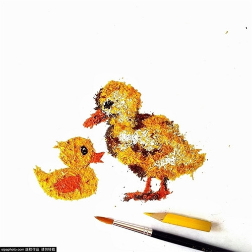 拼凑铅笔屑变艺术作品