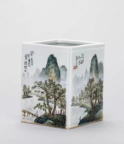 近代 邹国钧 粉彩青绿山水四方笔筒