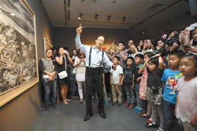 “故事很多”是刘墉说得最多的一句话，就连他画中的某一个局部，都“藏着”不少故事。