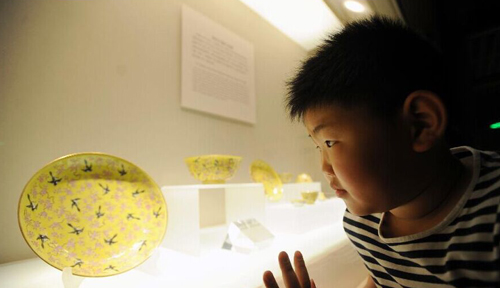 清代同治皇帝婚礼餐具正在辽宁省博物馆展出