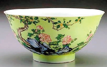    雍正花鸟纹珐琅彩碗  