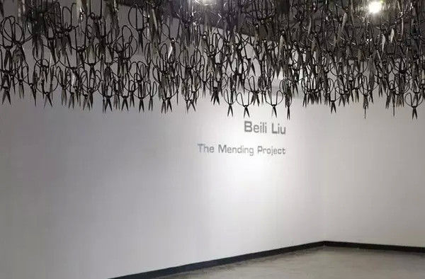 又是她！1500把剪刀下悠然做针线活儿的女人