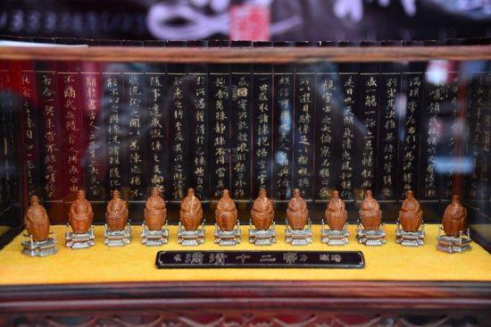 北京潘家园旧货市场呈现文玩珠宝饕餮盛宴