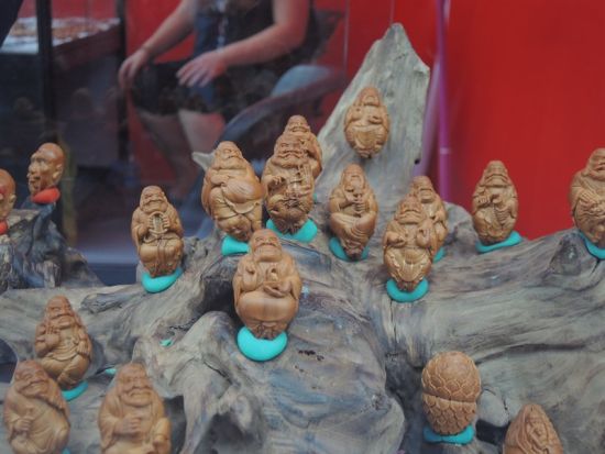 北京潘家园旧货市场呈现文玩珠宝饕餮盛宴