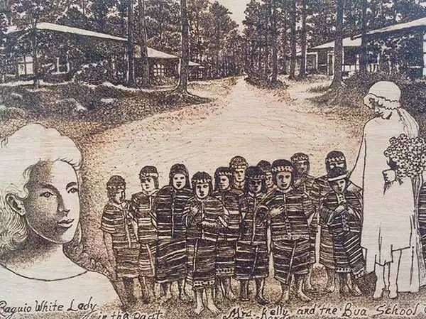 艺术家在太阳下用放大镜画画