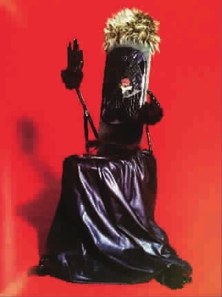 ■ 《活动的椅子》，2006，皮、毛、木材、石膏、塑料、钢