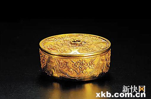 ■清 金制錾刻梅花