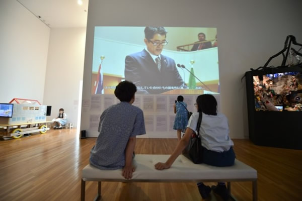   现场：会田诚“假扮”安倍晋三发表演讲视频