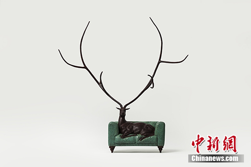 张勇 迷鹿 105×31×106cm 铸铜着色 2013张勇 迷鹿 105×31×106cm 铸铜着色 2013